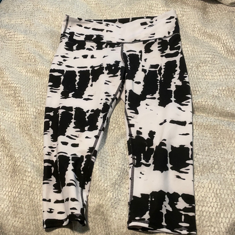 Alo Yoga Cropped Multicolor leggings - gently used